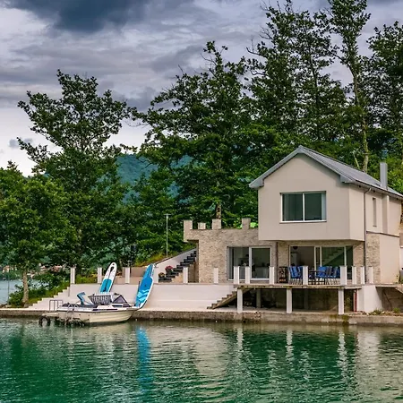 Happyland Villa, * Jablanica