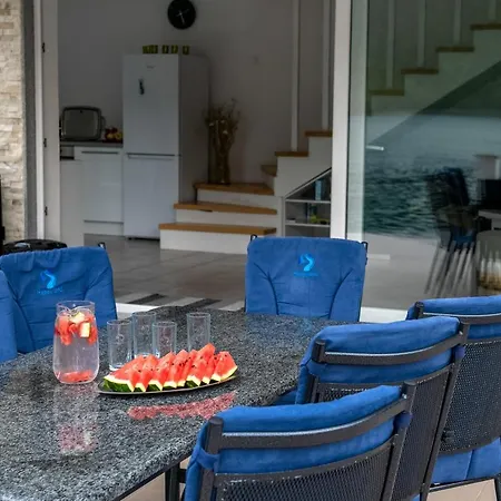 Happyland Villa,
