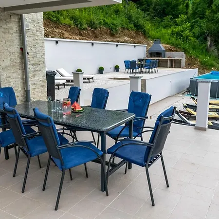 Happyland Villa, *