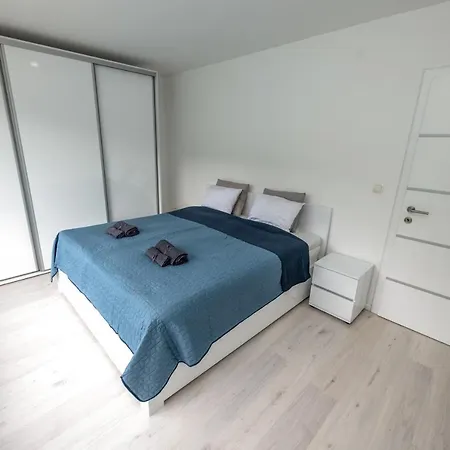 Happyland Villa, Villa