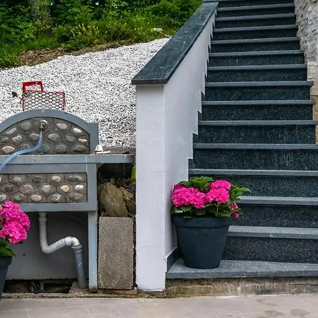 Happyland Villa, Villa