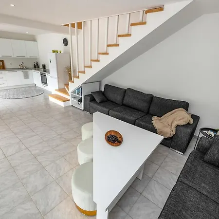 Happyland Villa, Villa