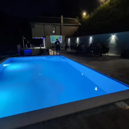 Happyland Villa, Villa *